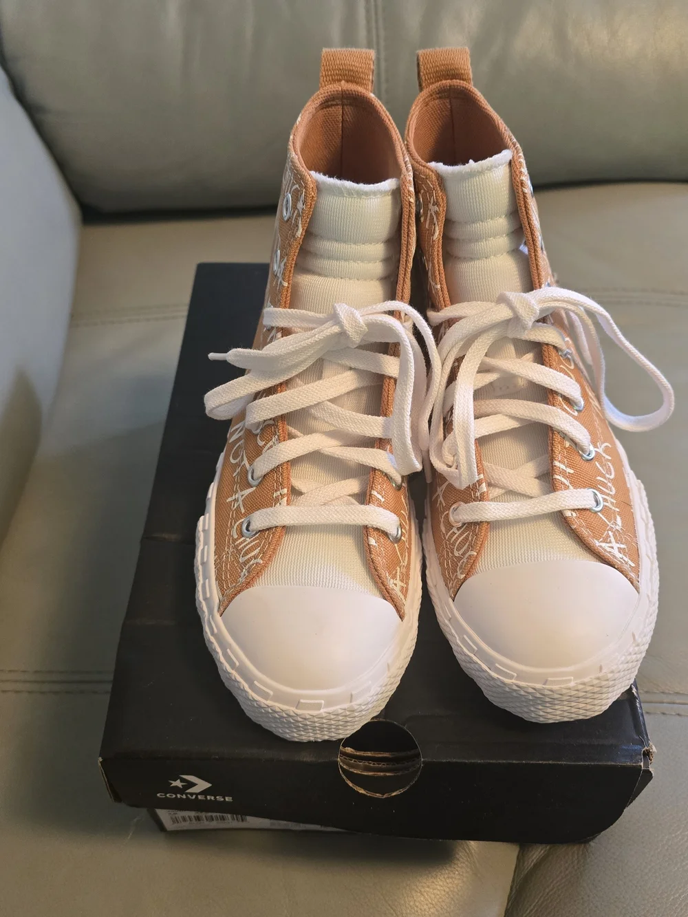 Converse UNT1TL3D High Top Golden Tan/White Shoes A05050F Youth Size 2 New‎